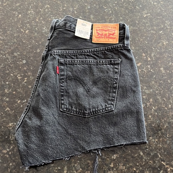 Levi’s 501 Shorts - Picture 2 of 3
